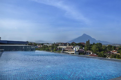 Sky Pool Grand Edge Semarang