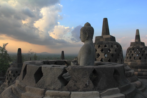 Perjalanan Manusia dan 8 Ajaran Kemuliaan Budha di Candi Borobudur