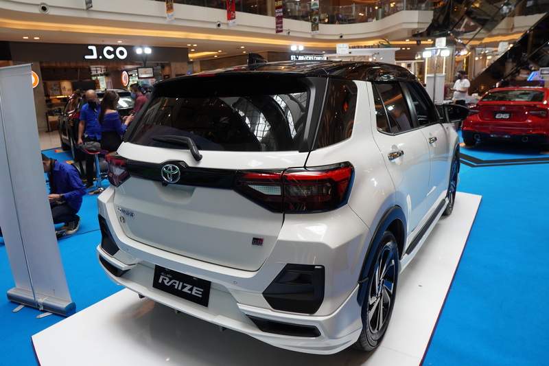 Tampak belakang Toyota Raize