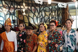 Peringati Hari Ibu, Star Hotel Berikan Penghargaan “Ibu Semarang Hebat”